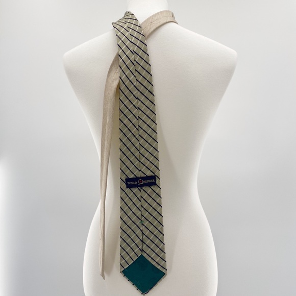 Tommy Hilfiger 100% Silk Tie - Picture 2 of 3